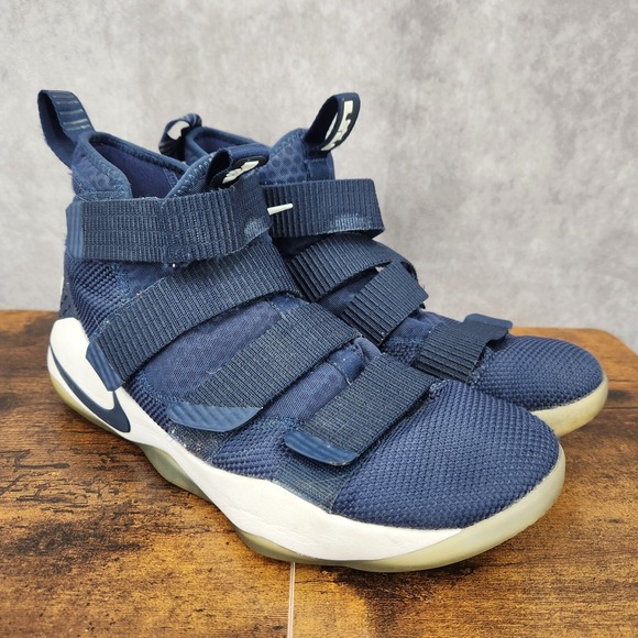 lebron james shoes 9.5